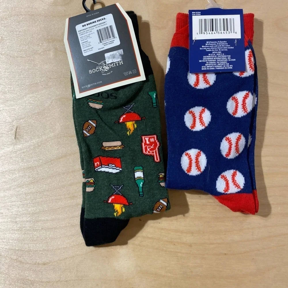 Two pair Men’s Graphic Socks Size 6-12 (DV)